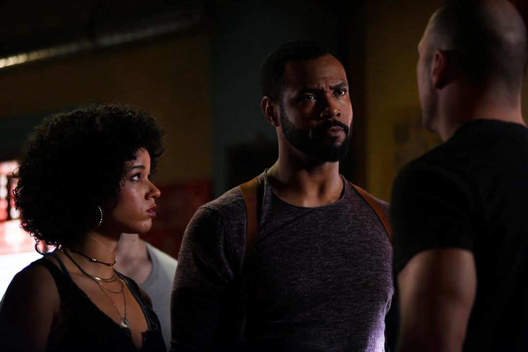 Shadowhunters : Bild Alisha Wainwright, Isaiah Mustafa