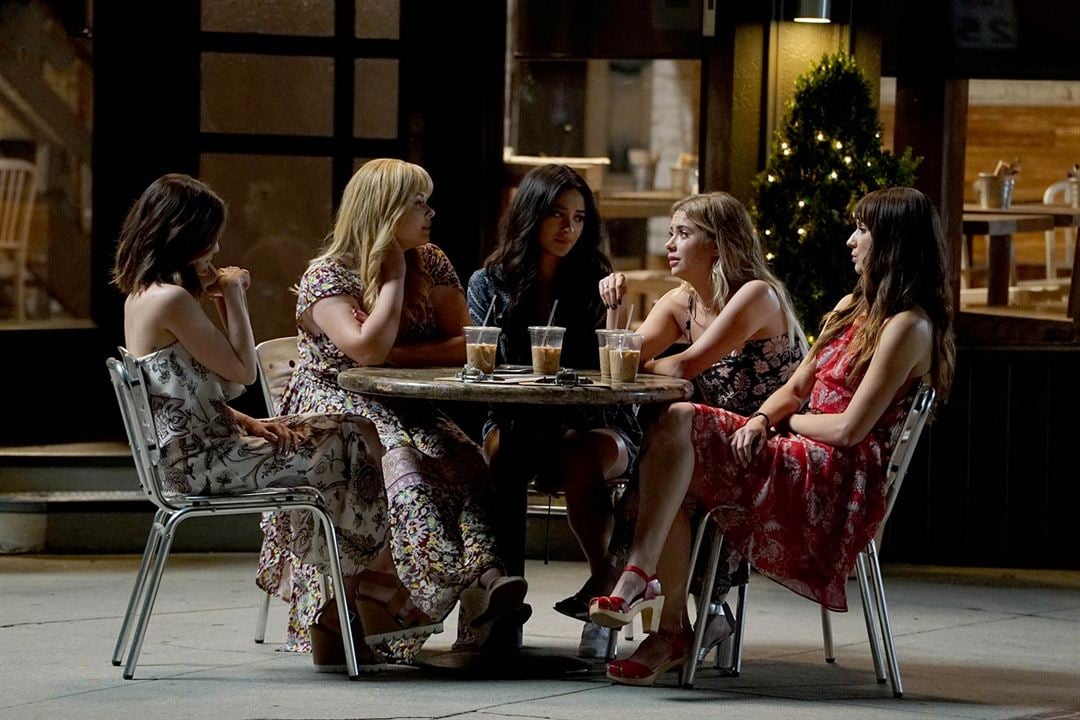 Pretty Little Liars : Bild Shay Mitchell, Sasha Pieterse, Ashley Benson, Troian Bellisario, Lucy Hale