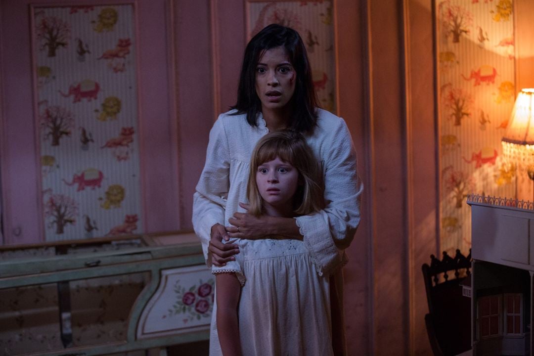 Annabelle 2 : Bild Stephanie Sigman, Lulu Wilson