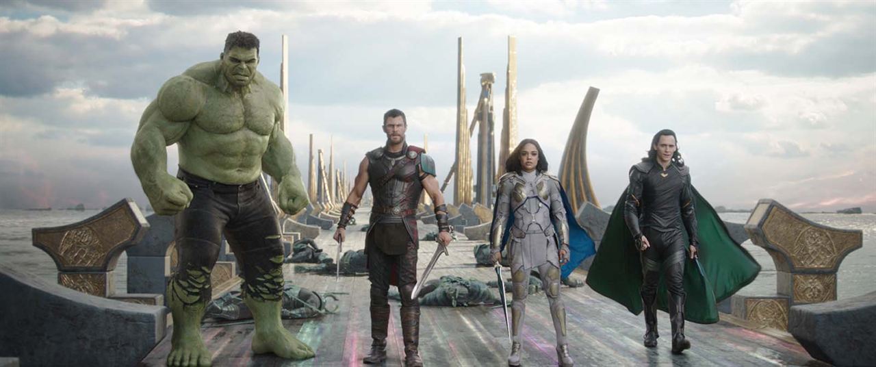 Thor 3: Tag der Entscheidung : Bild Tessa Thompson, Chris Hemsworth, Tom Hiddleston