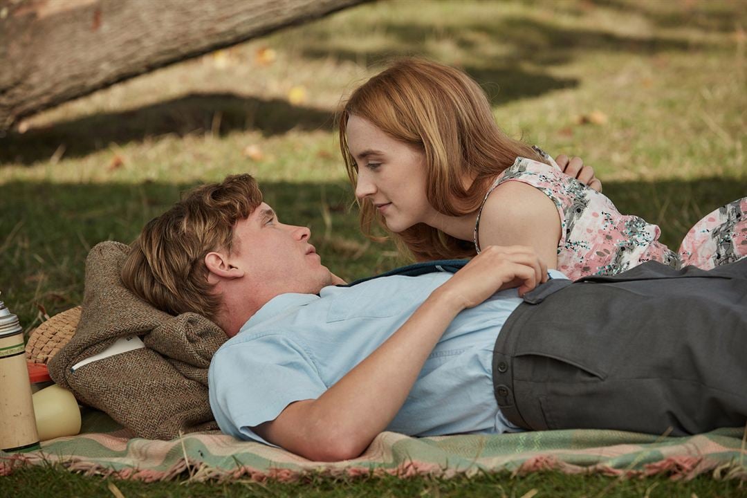 Am Strand : Bild Saoirse Ronan, Billy Howle