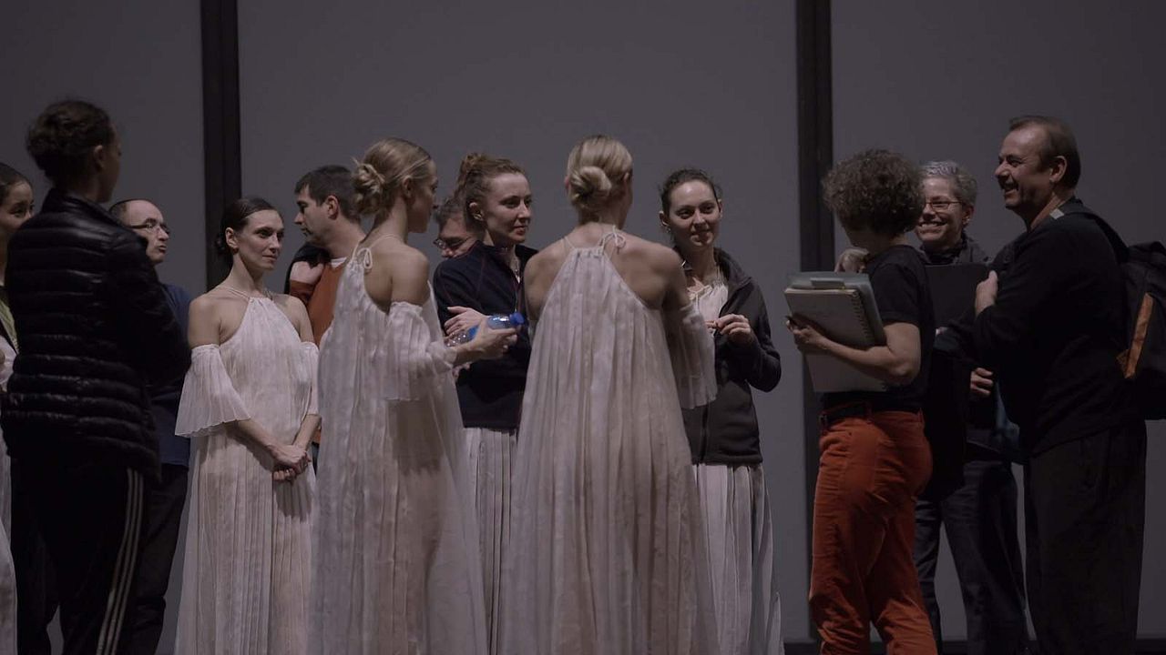 Dans les pas de Trisha Brown - Glacial Decoy à l'Opéra : Bild
