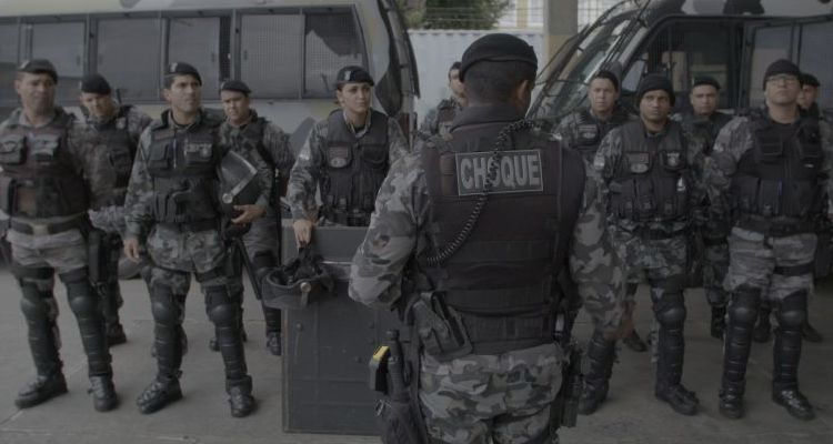 Por Trás da Linha de Escudos : Bild