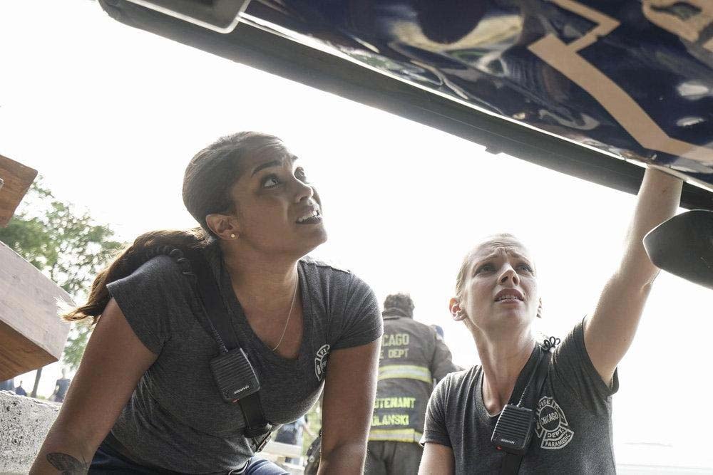 Chicago Fire : Bild Kara Killmer, Monica Raymund