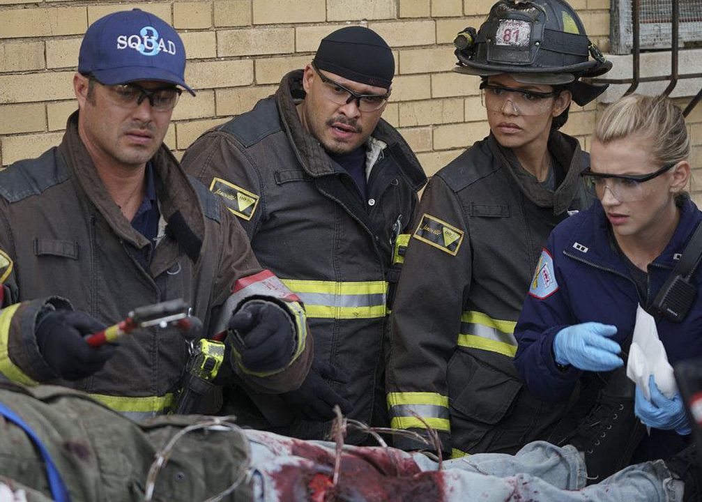 Chicago Fire : Bild Kara Killmer, Taylor Kinney, Miranda Rae Mayo, Joe Minoso