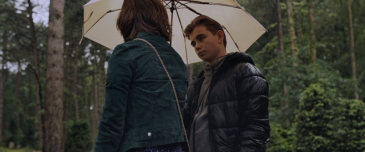 Vind Die Domme Trut En Gooi Haar In De Rivier : Bild