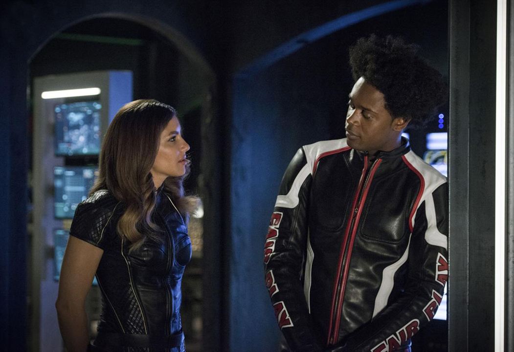 Arrow : Bild Juliana Harkavy, Echo Kellum