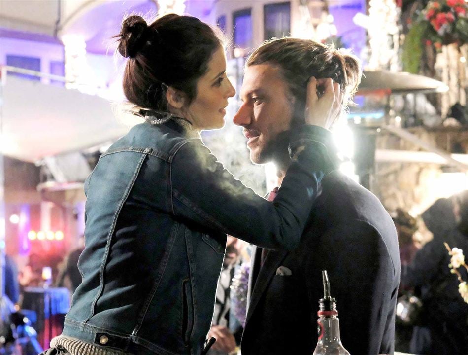 UnREAL : Bild Adam Demos, Shiri Appleby