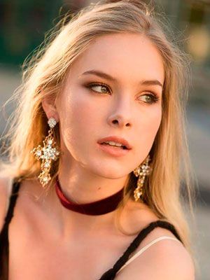 Kinoposter Emma Bellomy