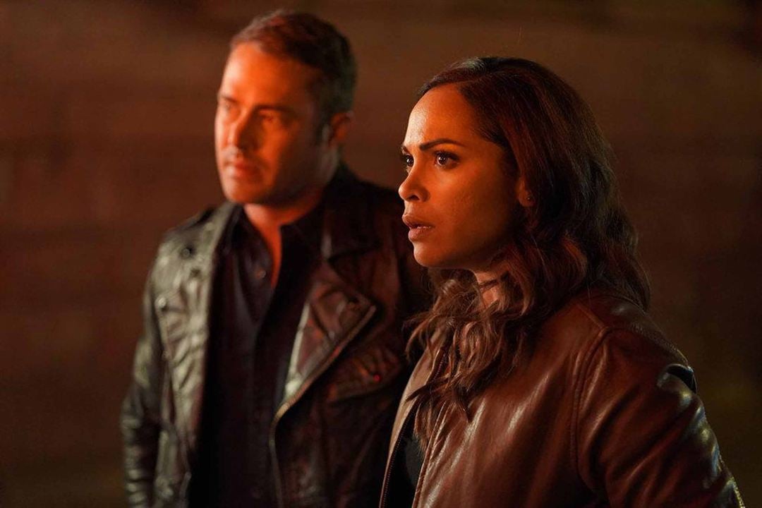 Chicago Fire : Bild Taylor Kinney, Monica Raymund