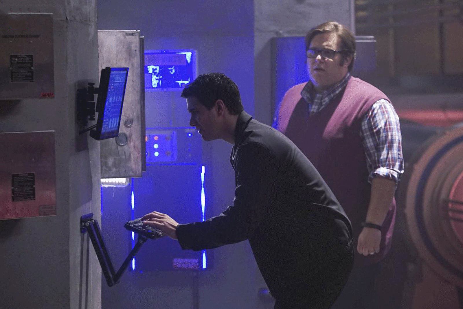 Scorpion : Bild Ari Stidham, Elyes Gabel