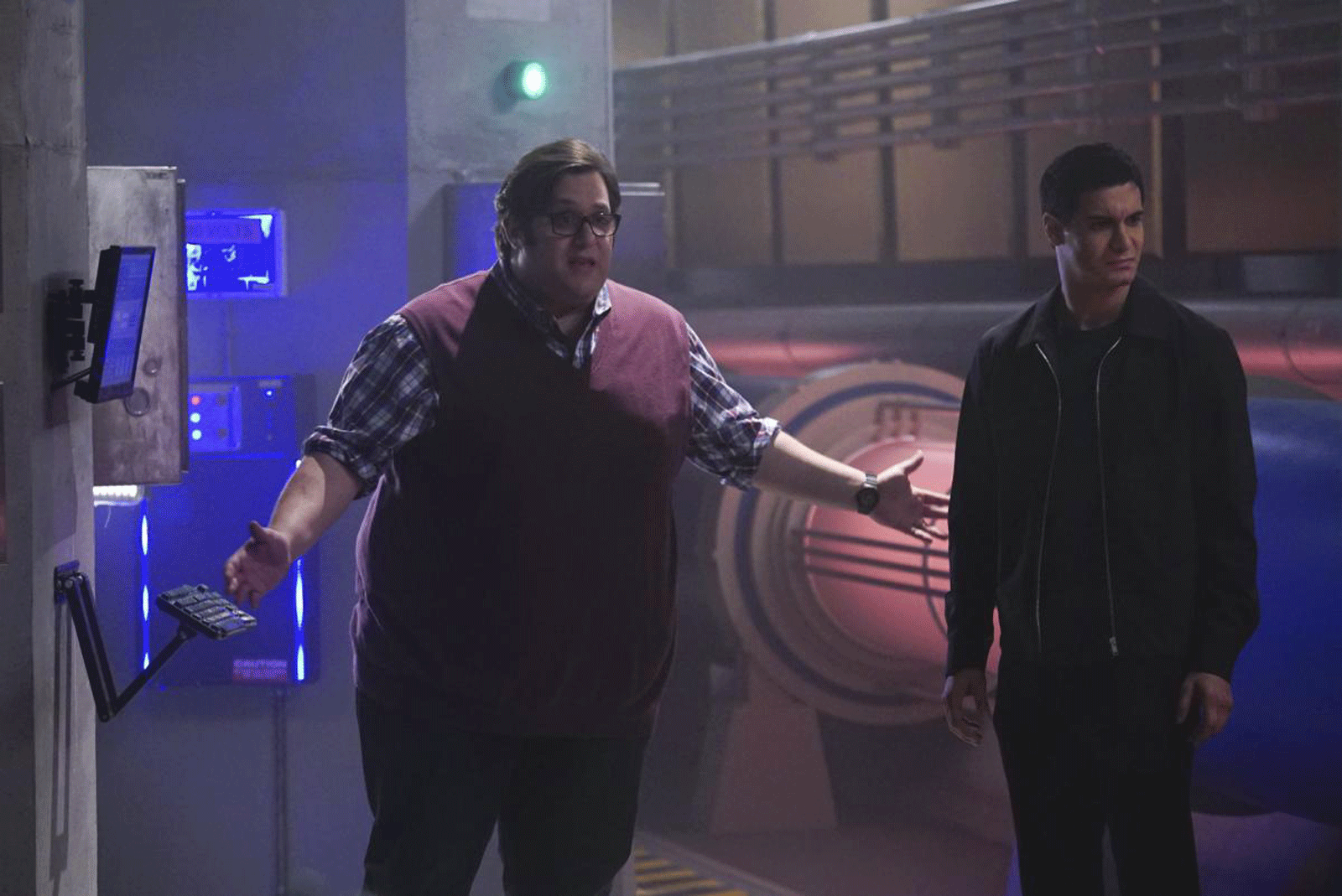 Scorpion : Bild Ari Stidham, Elyes Gabel