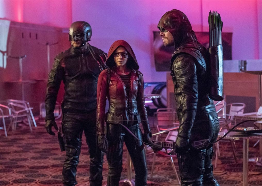 Arrow : Bild Willa Holland, Stephen Amell, David Ramsey