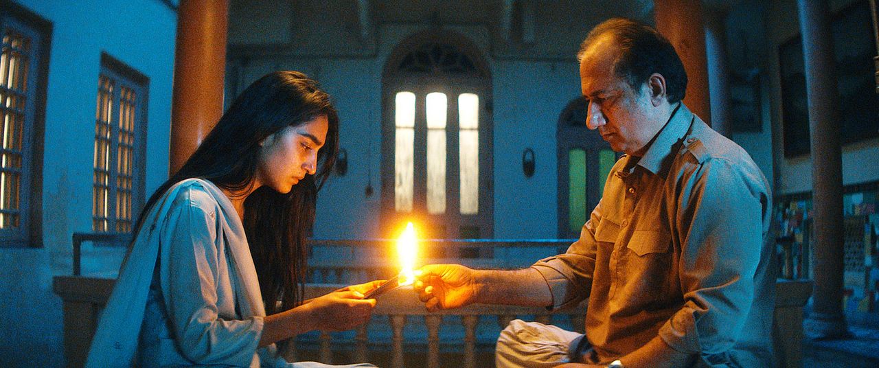 Was werden die Leute sagen : Bild Maria Mozhdah, Lalit Parimoo