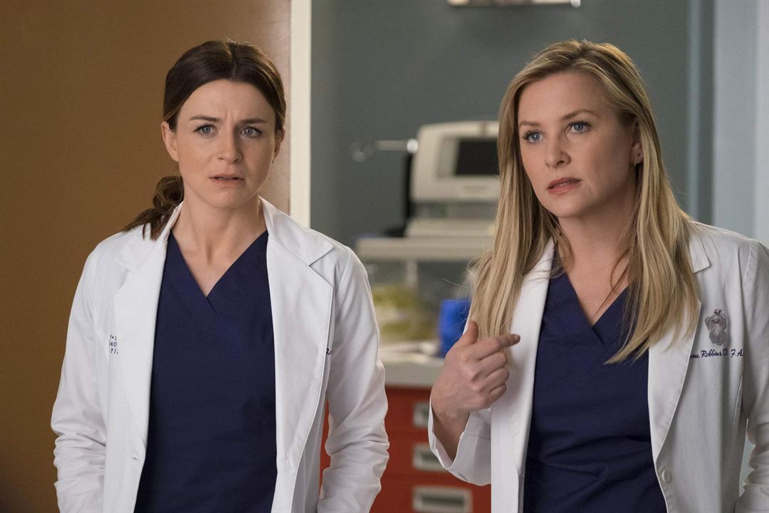 Grey's Anatomy - Die jungen Ärzte : Bild Jessica Capshaw, Caterina Scorsone