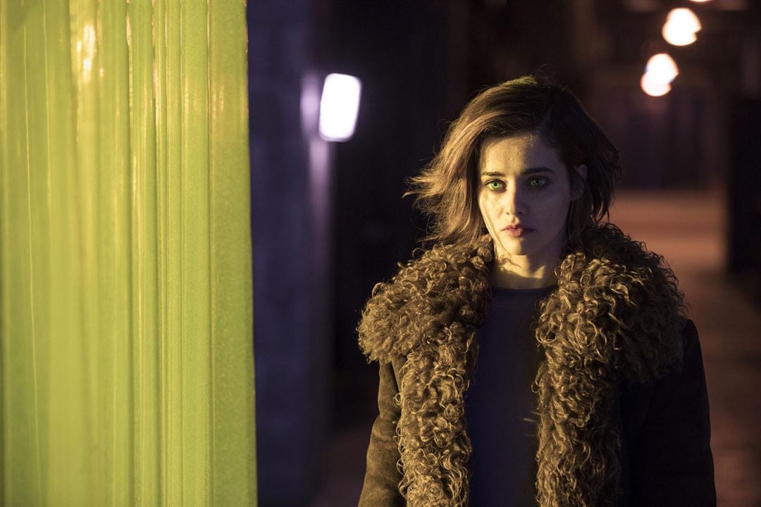 Humans : Bild Holly Earl