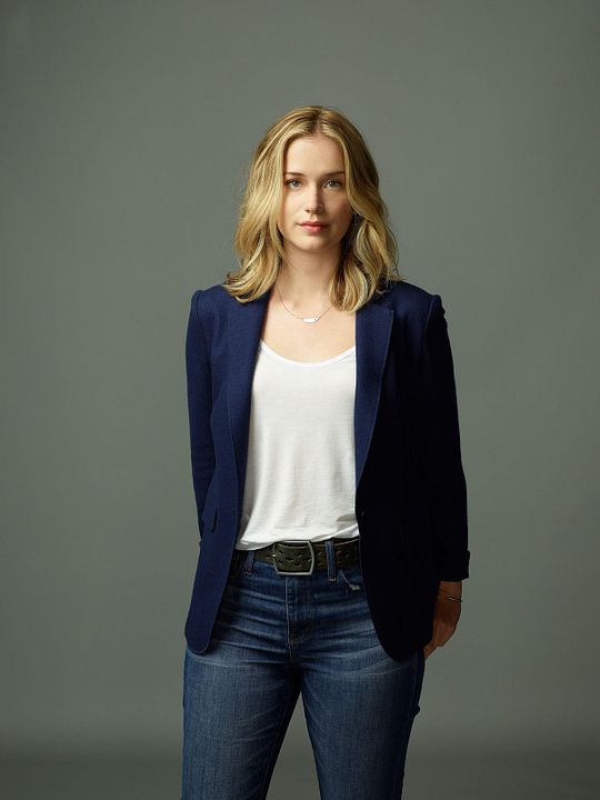 Bild Elizabeth Lail