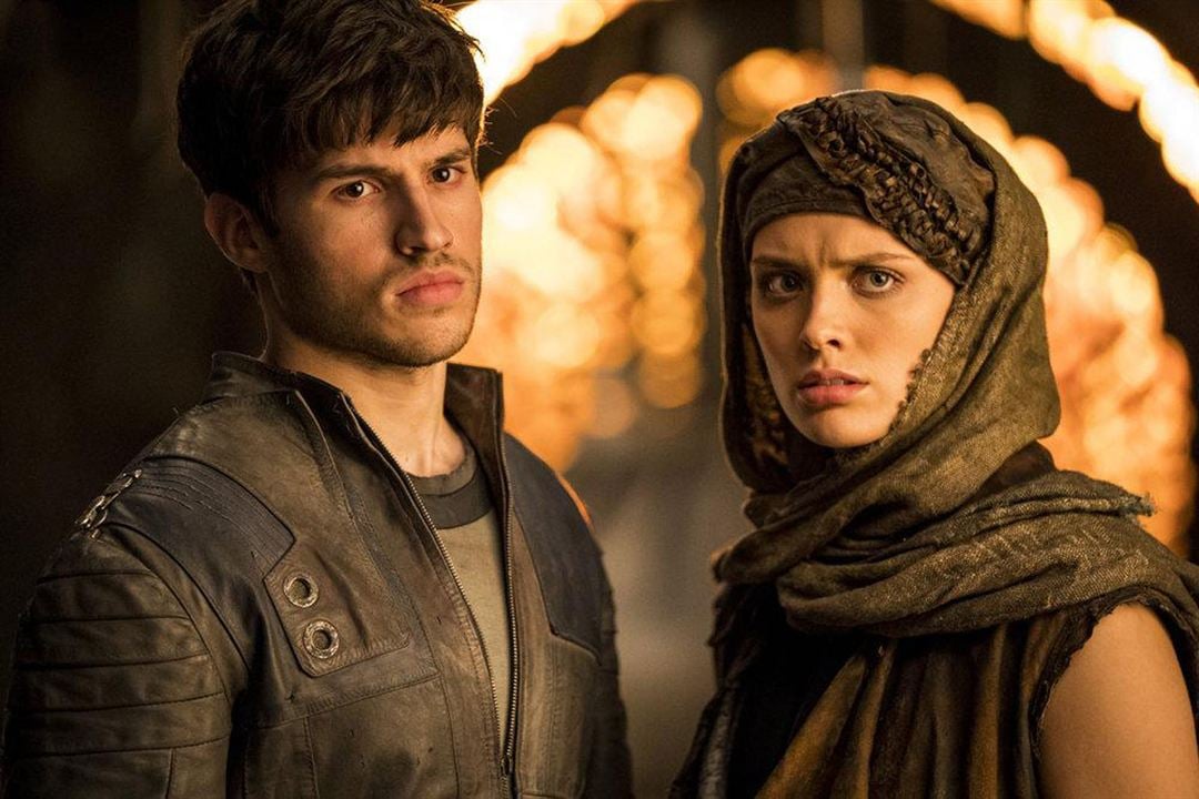 Krypton : Bild Cameron Cuffe, Wallis Day