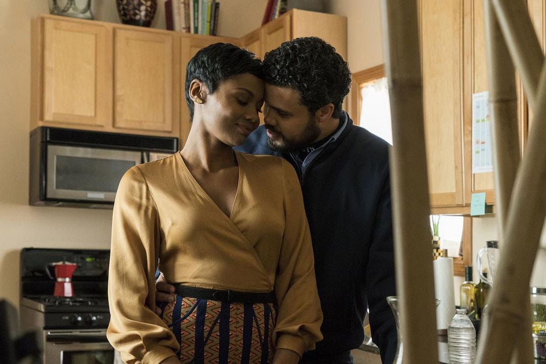 The Red Line : Bild Howard Charles, Emayatzy Corinealdi