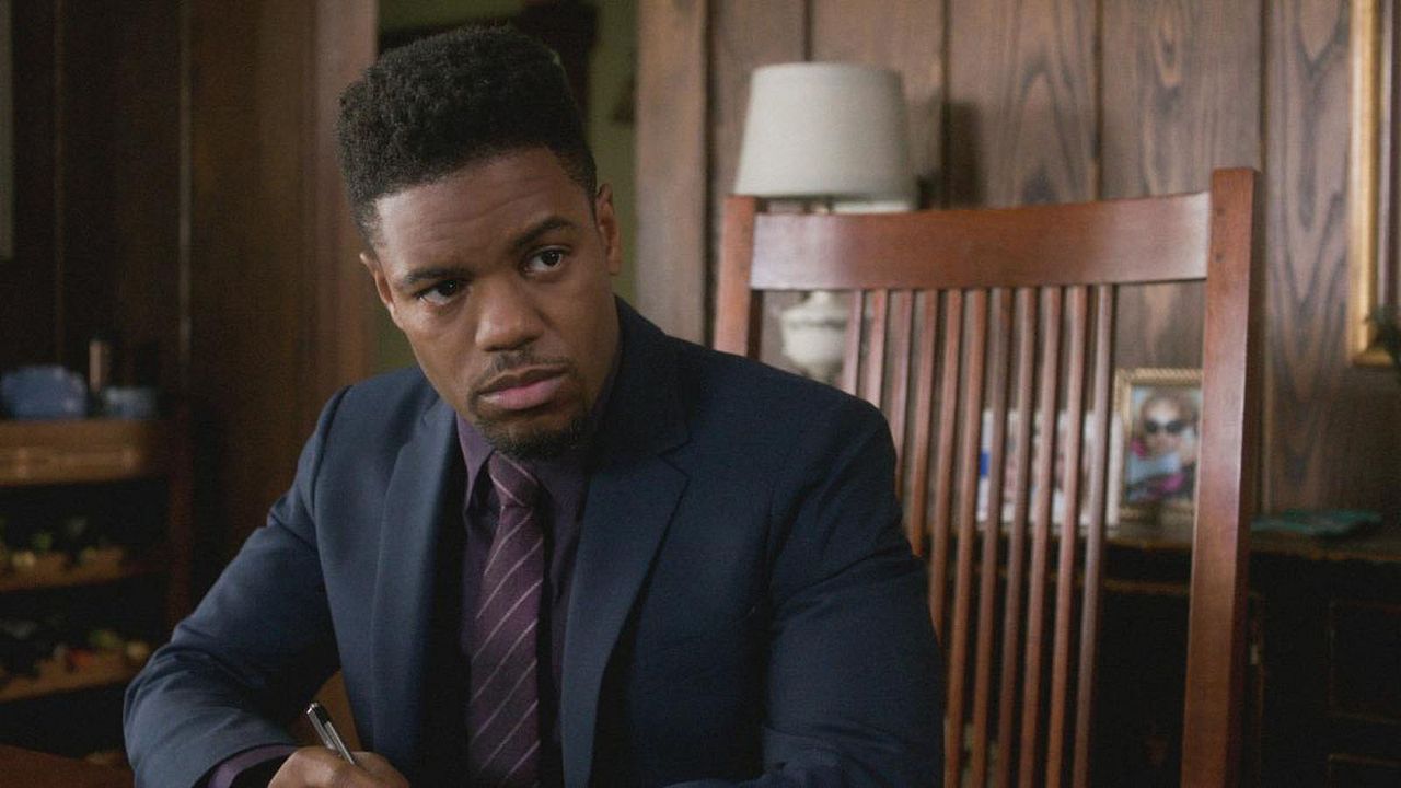 Elementary : Bild Jon Michael Hill