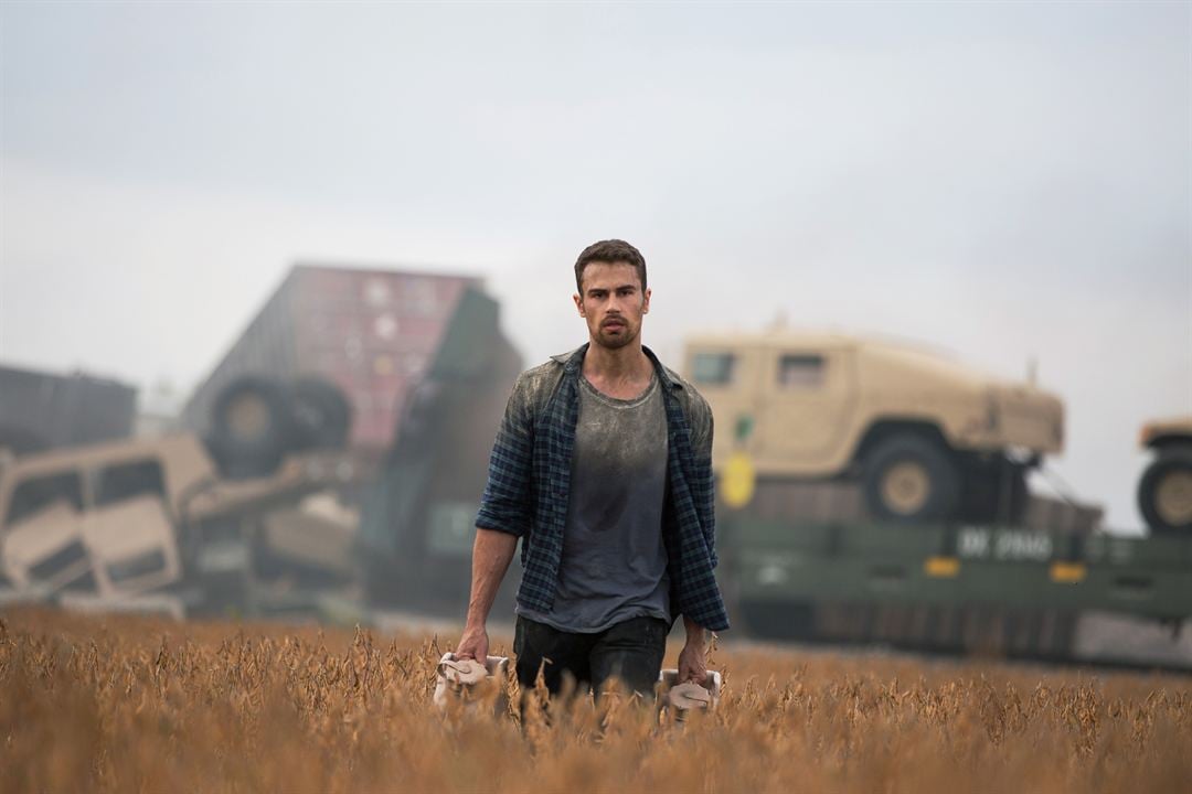 How It Ends : Bild Theo James