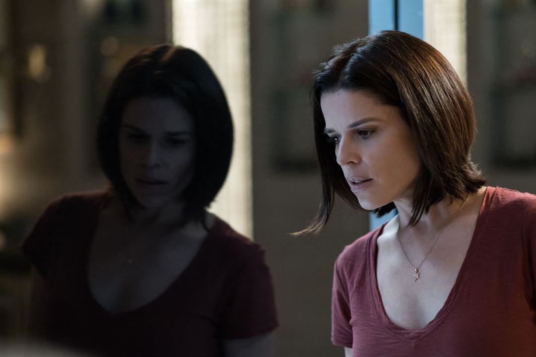 Skyscraper : Bild Neve Campbell