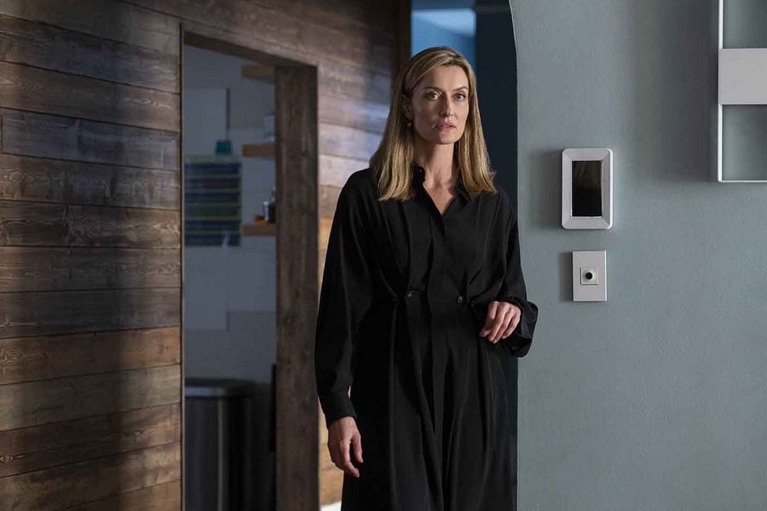 The First : Bild Natascha McElhone