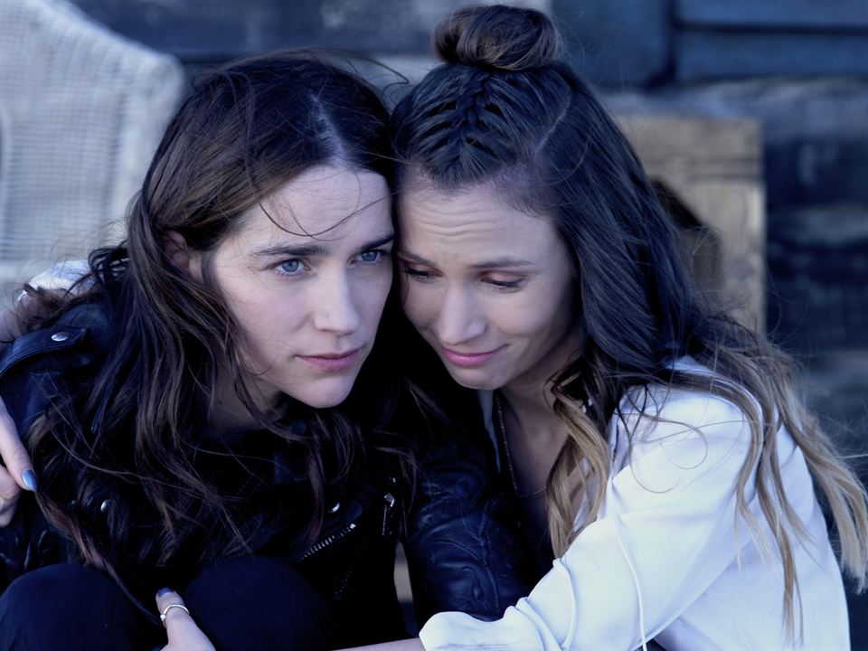 Wynonna Earp : Bild Dominique Provost-Chalkley, Melanie Scrofano