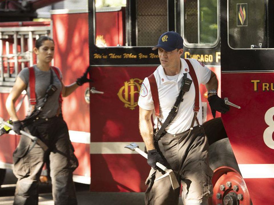 Chicago Fire : Bild Jesse Spencer, Miranda Rae Mayo