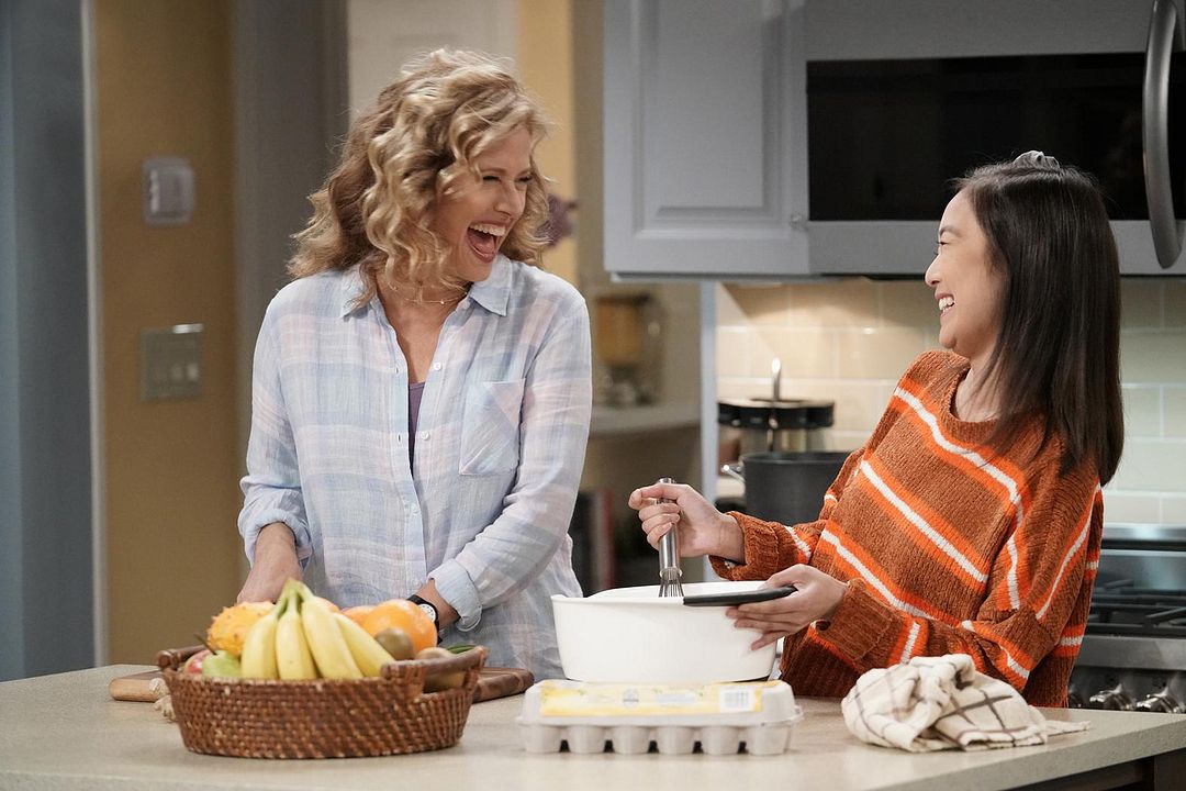 Last Man Standing : Bild Nancy Travis, Krista Marie Yu
