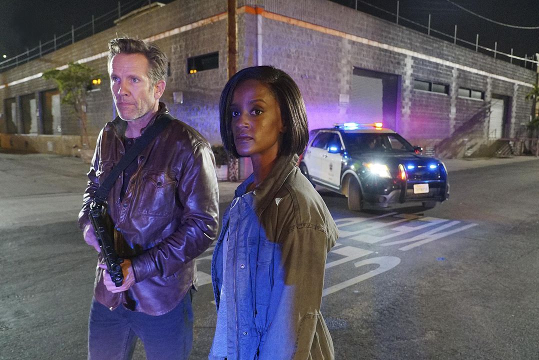 The Rookie : Bild Skye P. Marshall, Tom McComas