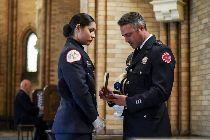 Chicago Fire : Bild Taylor Kinney, Miranda Rae Mayo