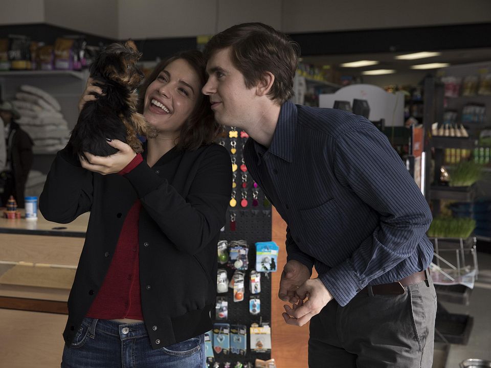 The Good Doctor : Bild Freddie Highmore, Paige Spara