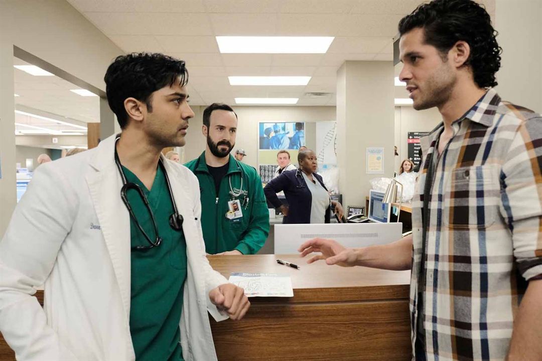 Atlanta Medical : Bild Miles Gaston Villanueva, Manish Dayal