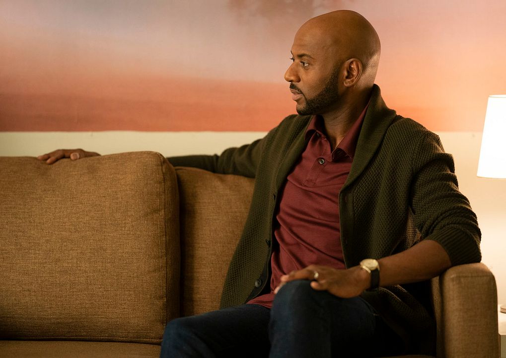 A Million Little Things : Bild Romany Malco