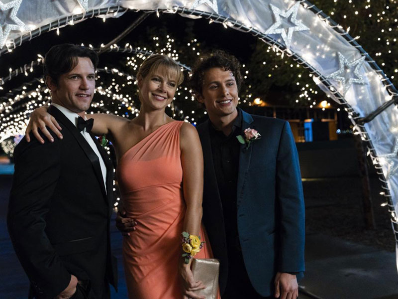 Roswell: New Mexico : Bild Michael Vlamis, Nathan Parsons, Lily Cowles