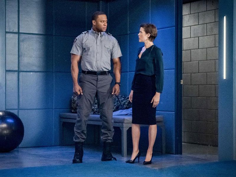 Arrow : Bild David Ramsey, Audrey Marie Anderson