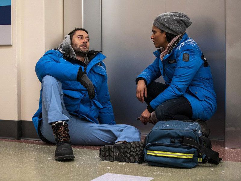 New Amsterdam : Bild Freema Agyeman, Ryan Eggold