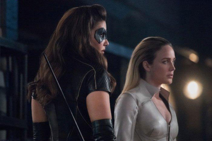 Arrow : Bild Caity Lotz, Juliana Harkavy