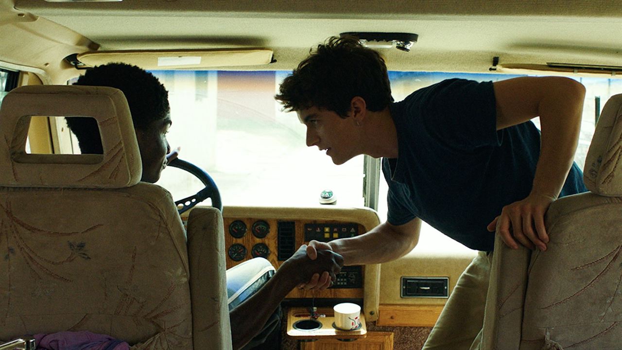 Roads : Bild Stéphane Bak, Fionn Whitehead