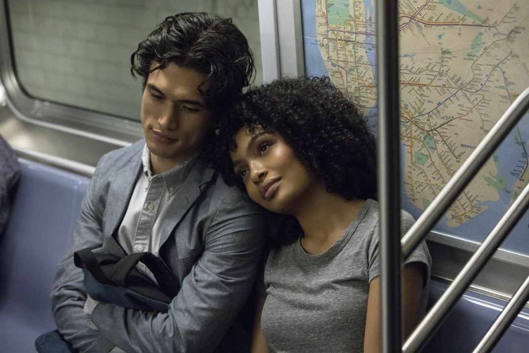 The Sun Is Also A Star : Bild Yara Shahidi, Charles Melton