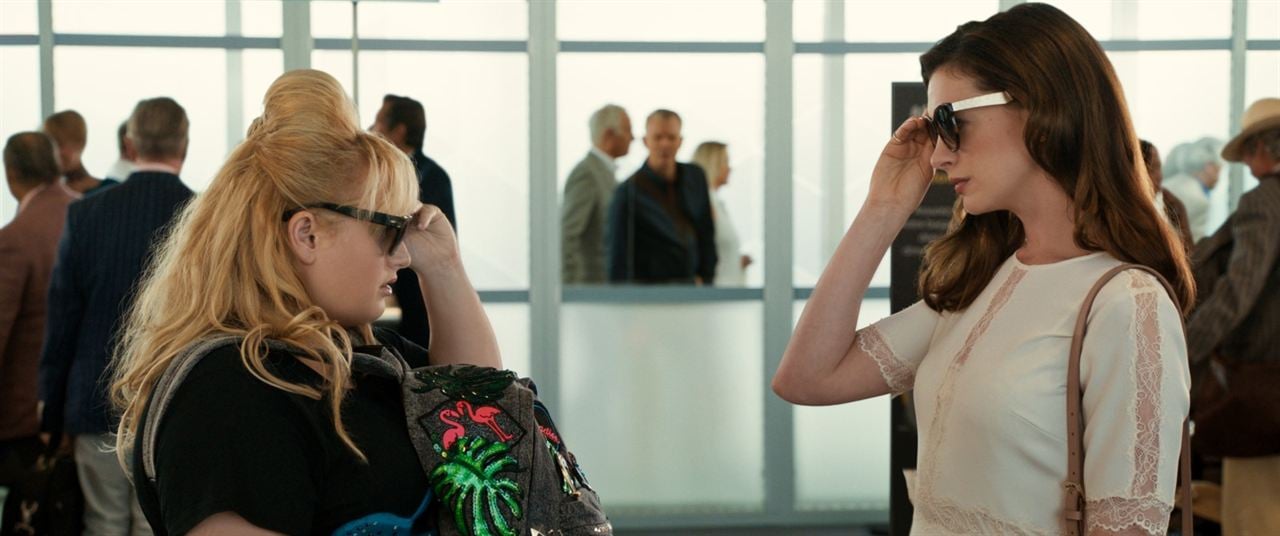 Glam Girls – Hinreißend verdorben : Bild Rebel Wilson, Anne Hathaway