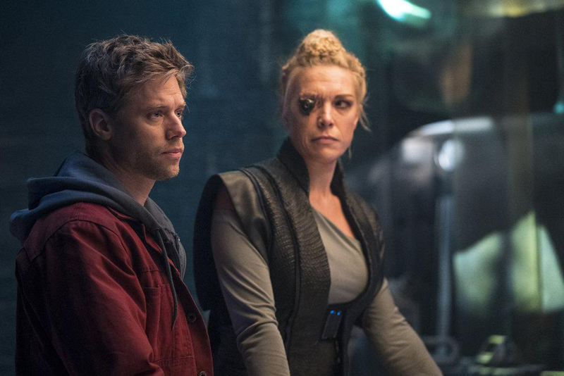 Krypton : Bild Shaun Sipos, Hannah Wadddingham