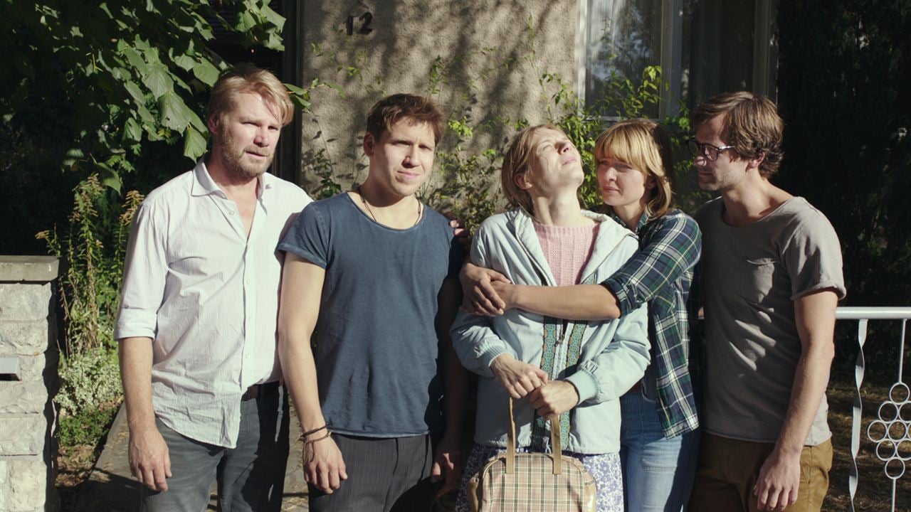 Idioten der Familie : Bild Hanno Koffler, Florian Stetter, Jördis Triebel, Kai Scheve, Lilith Stangenberg