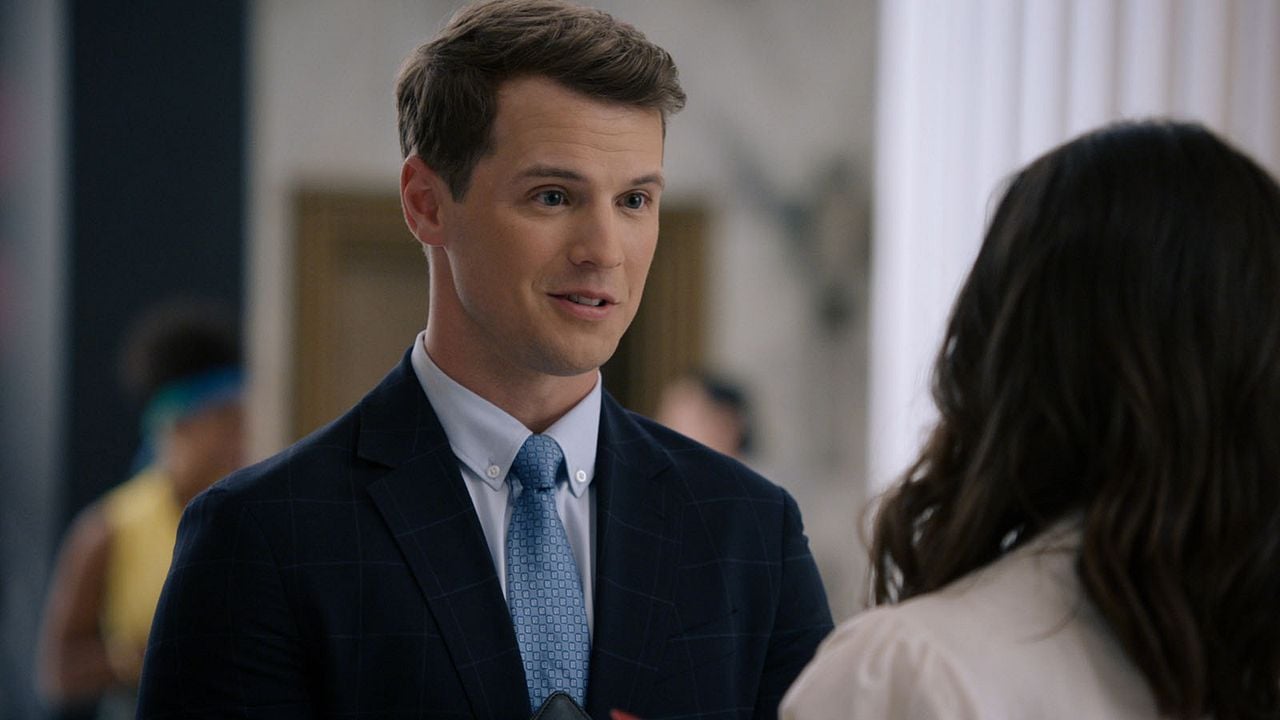 Grand Hotel (2019) : Bild Freddie Stroma