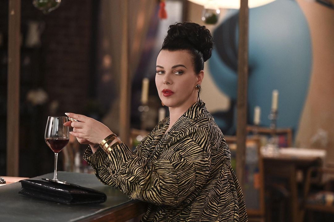 Younger : Bild Debi Mazar