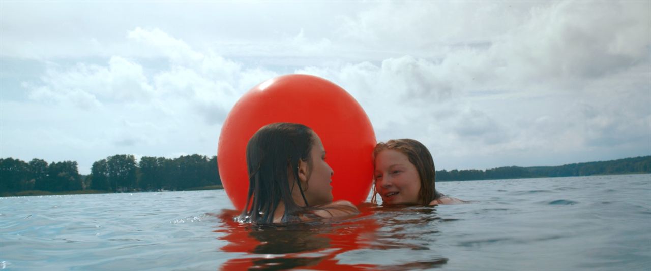 Schwimmen : Bild Stephanie Amarell, Lisa Vicari