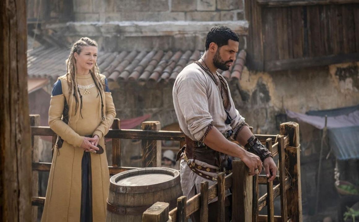 The Outpost : Bild Glynis Barber, Aaron Fontaine