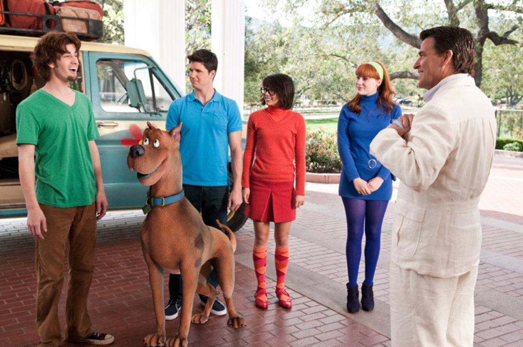 Scooby-Doo – Der Fluch des Seemonsters : Bild Hayley Kiyoko, Robbie Amell, Nick Palatas, Kate Melton