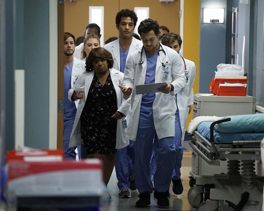 Grey's Anatomy - Die jungen Ärzte : Bild Chandra Wilson, Giacomo Gianniotti
